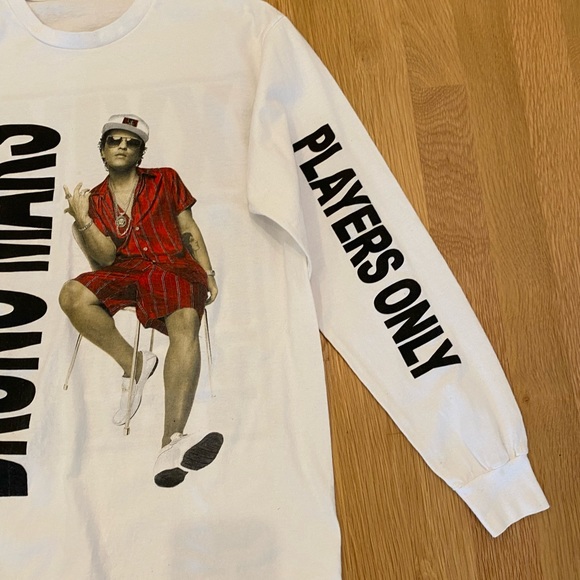 Bruno Mars Magic World Concert Tour White Long Sleeve Tee Shirt / - Picture 3 of 8